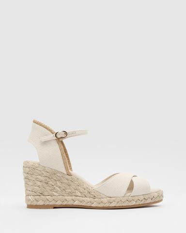 Босоножки Stuart Weitzman 52990₽