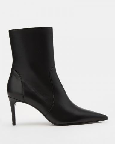 Ботинки Stuart Weitzman 69990₽