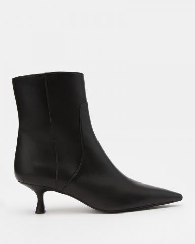 Ботинки Stuart Weitzman 99990₽