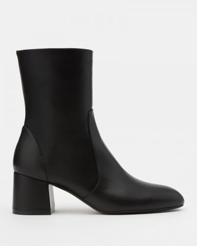Ботинки Stuart Weitzman 59990₽
