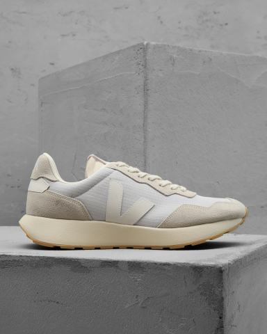 Кроссовки VEJA 26990₽