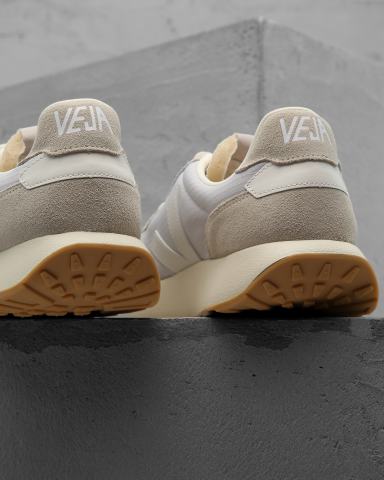 Кроссовки VEJA